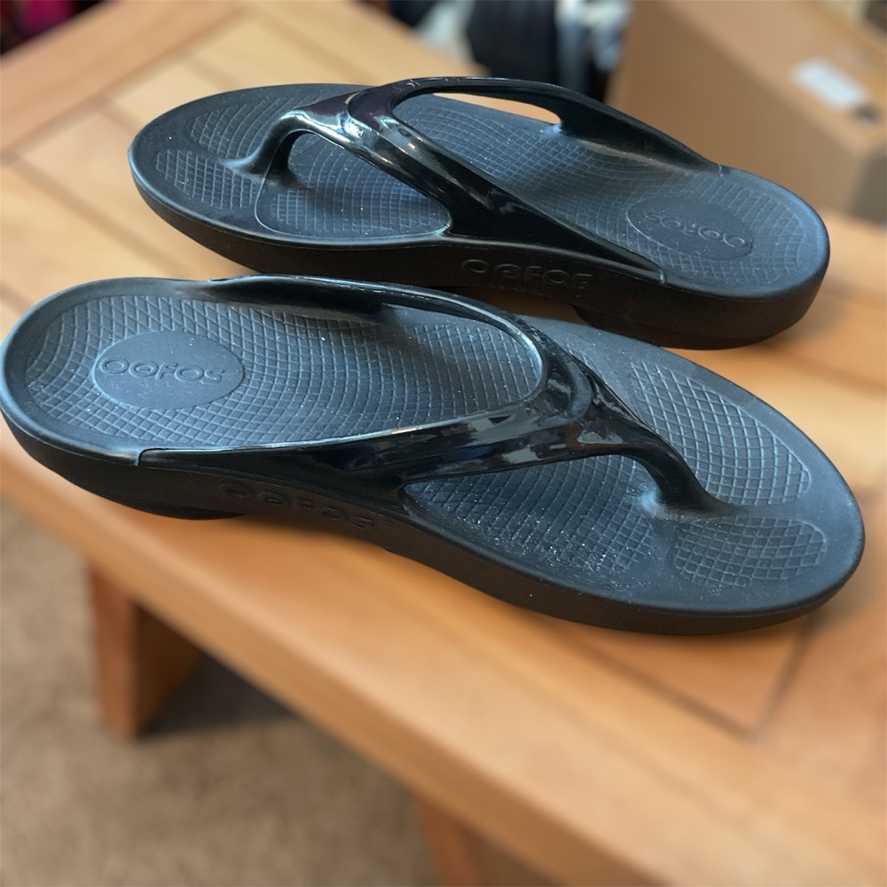 OOFOS Ooh La La Black Sandal - Sz EU 40 / US 9